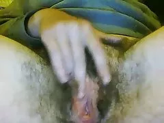Chlpatý mačička dievča masturbuje 2