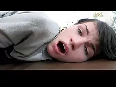 Cute brunetka dostane pekný creampie bvr