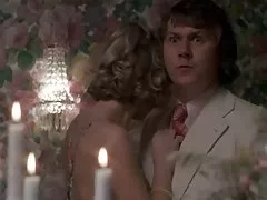 Hopla pa sengekanten (skákanie na nočnom)--anglický dub