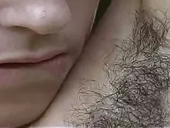 Sexy dievča veľmi chlpatý mliečna prsia