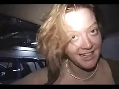 Bledý ryšavka blbecek zdvihol a prdeli v aute