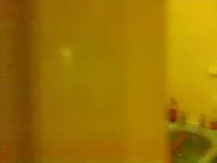 Nevedomý zrelá žena v kúpeli