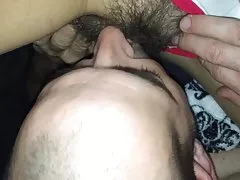 Ona filmy ako som jesť jej chlpatý mačička