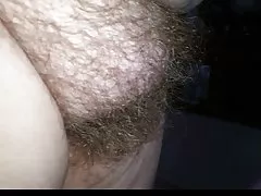 Žena na telefóne mám pocit, jej chlpatý mačička